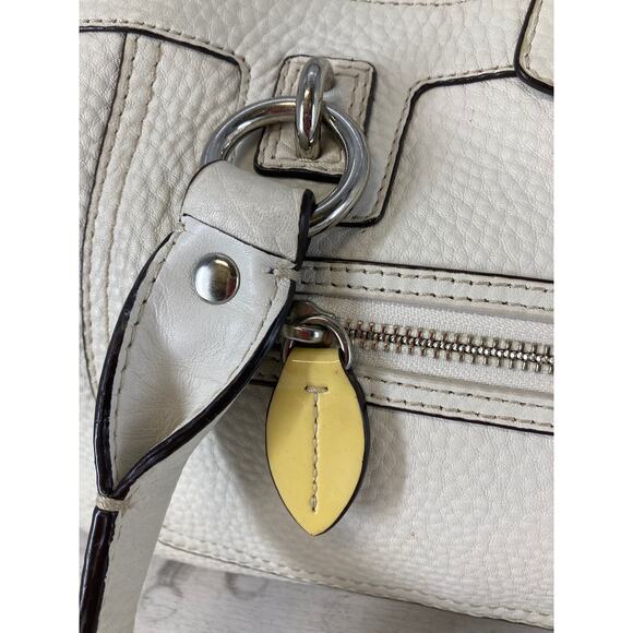 COACH F14686 LARGE IVORY PEBBLED LEATHER SHOULDER BAG WITH CHARM - Picture 6 of 16